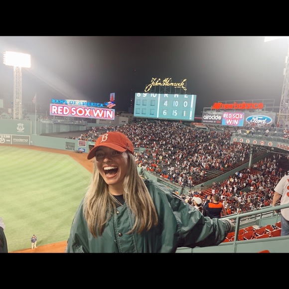 Meet your Posher, Meghan - Picture 3 of 4